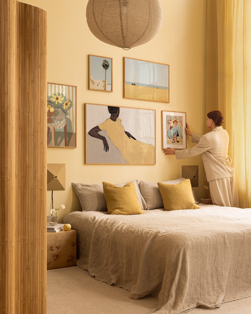 Интерьер с постером onlly.art